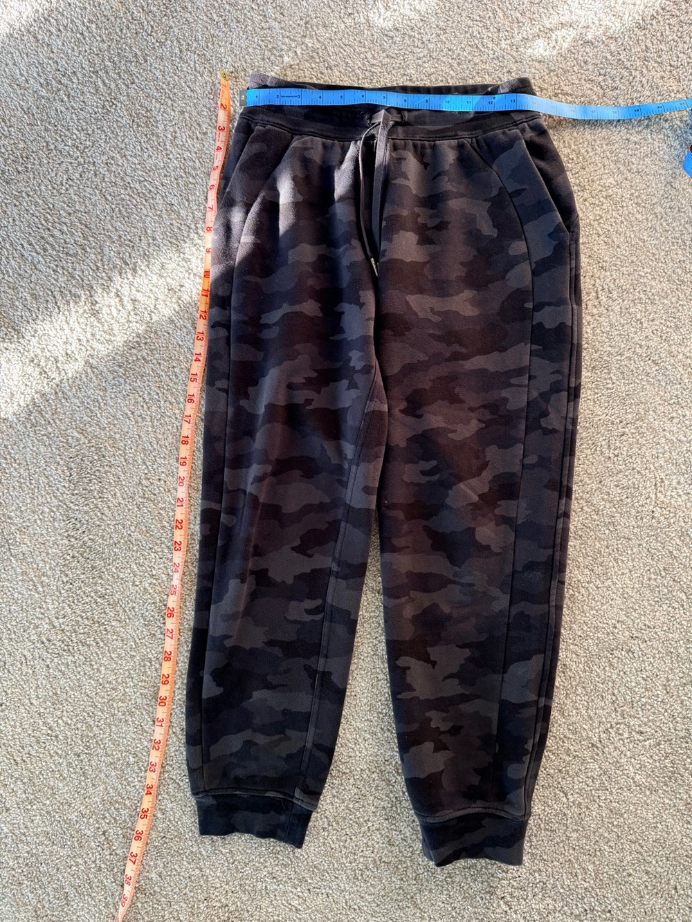 Lululemon Women’s Black gray Camo Jogger Sweatpants size 4 great used condition. - Picture 3 of 8